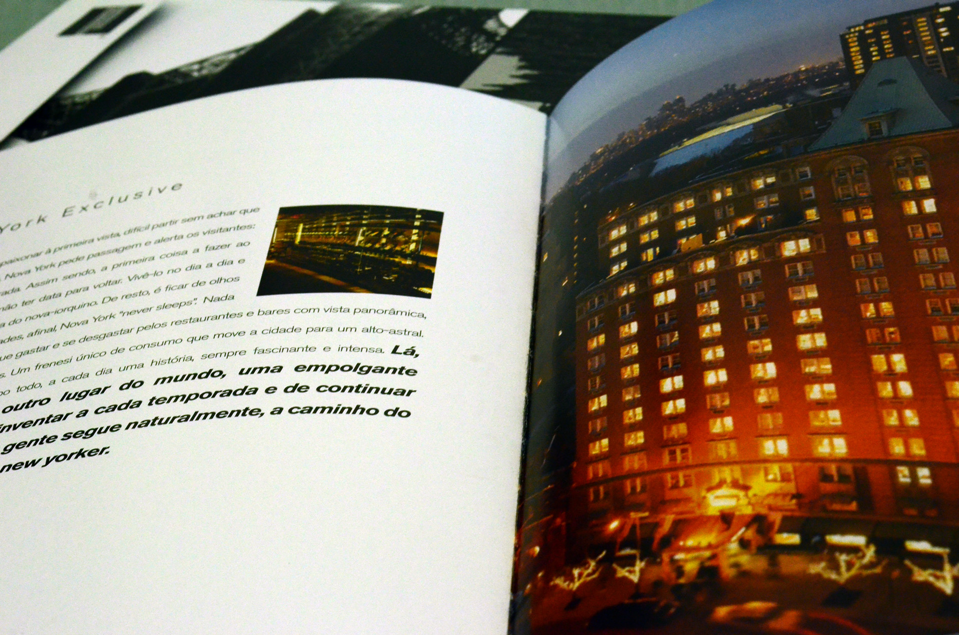 Páginas interiores do catálogo LIDE com fotografia de hotel à noite